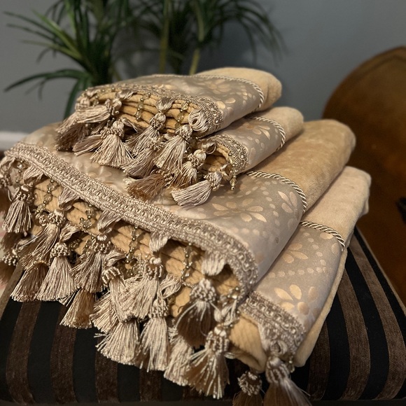 Croscill Gold Cream Brocade, Tasseled beaded Bath Towel 4pc Set 100% Cotton - Picture 6 of 8